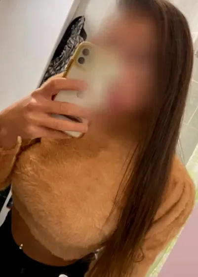 Amina, 27