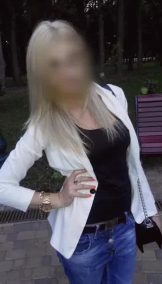 Eva, 35