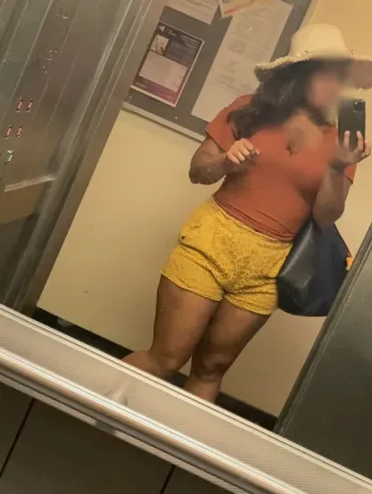 Lara, 34