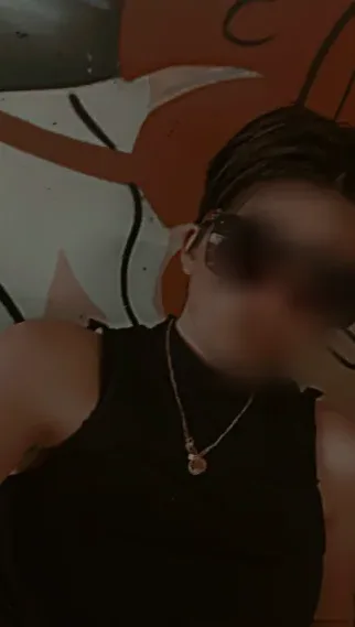 Nadine, 23