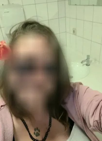 Simone, 33
