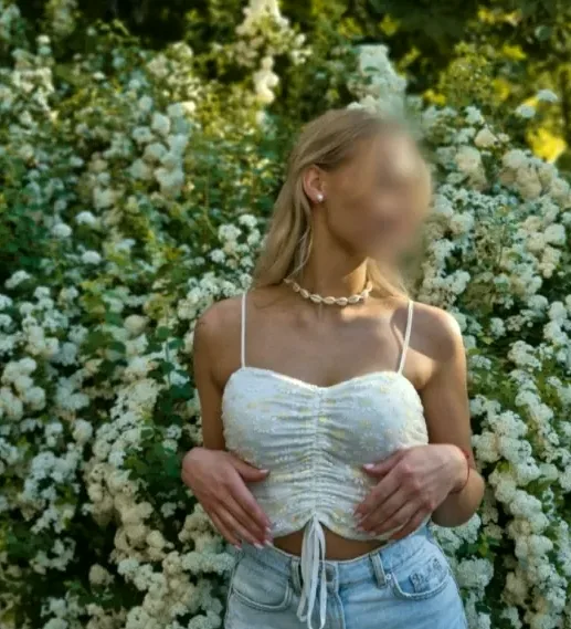 Valentina, 32