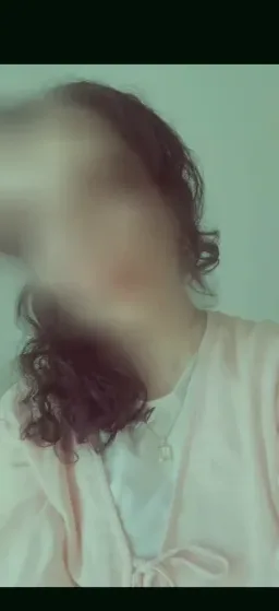 Zeynep, 27